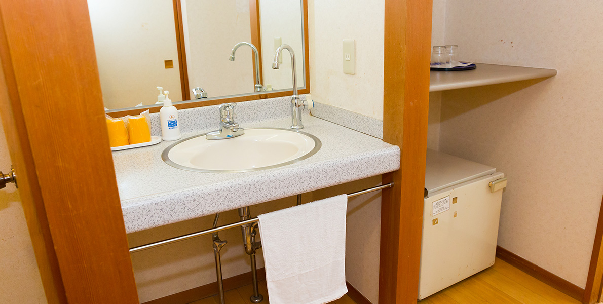 特別室「はなみずき」（和室10畳＋ツインベッド）バストイレ付