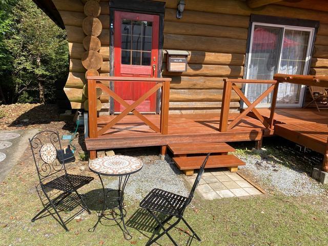 山頂森林に建つログハウス