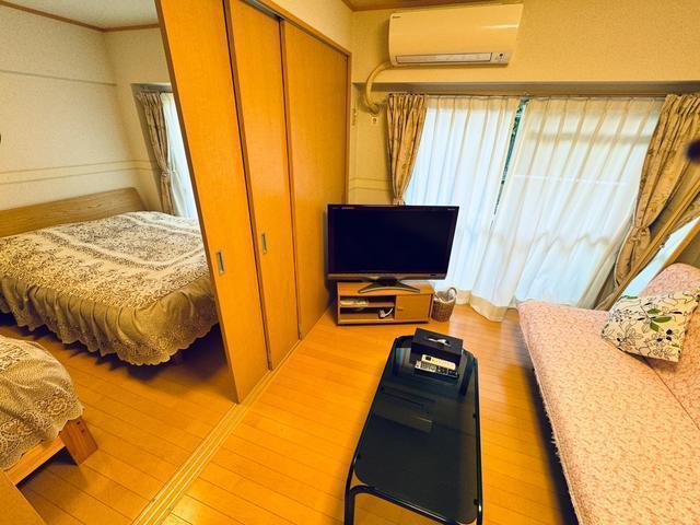 必要に応じて扉を閉め、2つの個室として使えます。