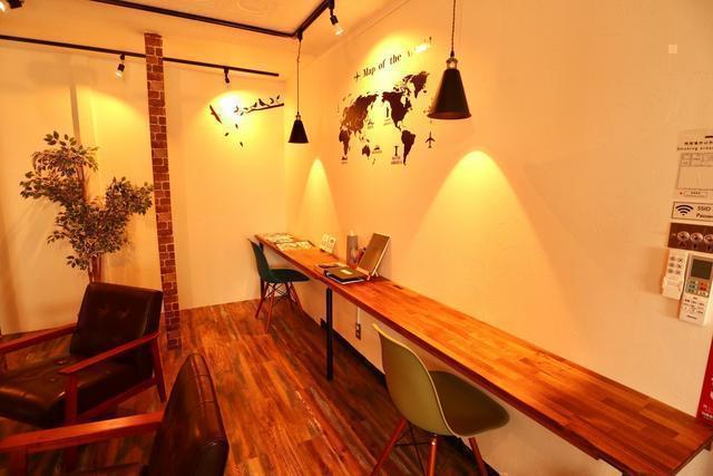 ☆リビング☆ WIFI完備しています。 デスクにコンセントもございます。