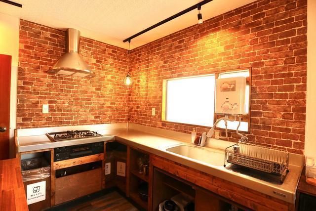 ☆キッチン☆ キッチンツール一通り用意しています。ガスコンロ、フライパン、鍋、グラス、皿、食器、フォーク、スプーン、箸、ワイングラス、etc...