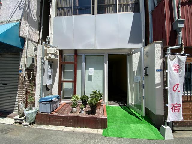 幸の宿（銀杏ビル）ゴミは左側の青い蓋の箱に入れてください。