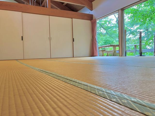 リビング横の広間３ リビングとの間仕切りが可能（鍵付き）