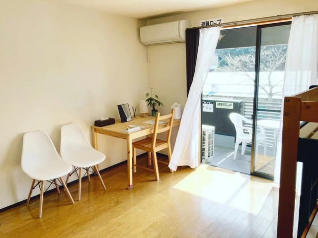 窓から心地よい風が入ってきます。