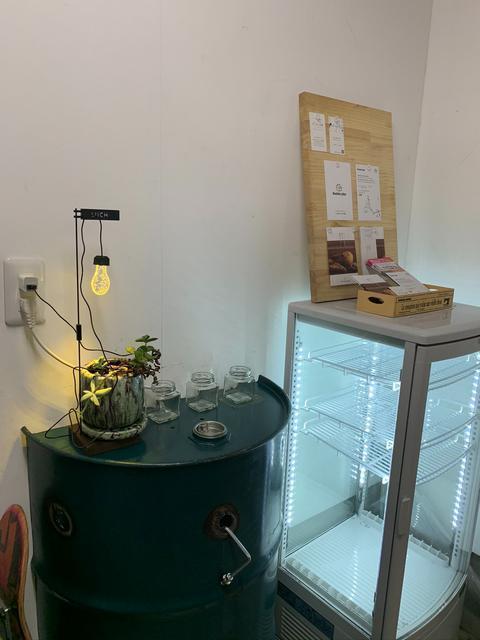 共有の冷蔵庫がございますのでどうぞご利用ください（荷物の管理はお客様でお願いいたします）