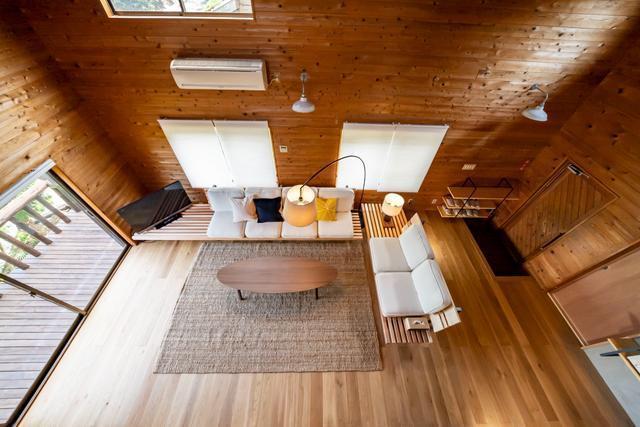 ロフトから見たリビング