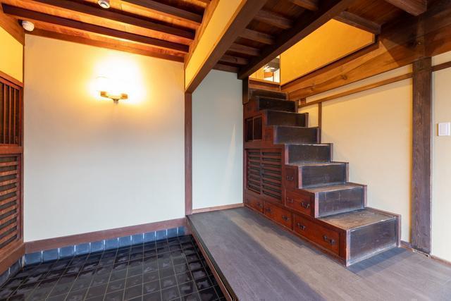 入口階段（古民家の為急階段になります）