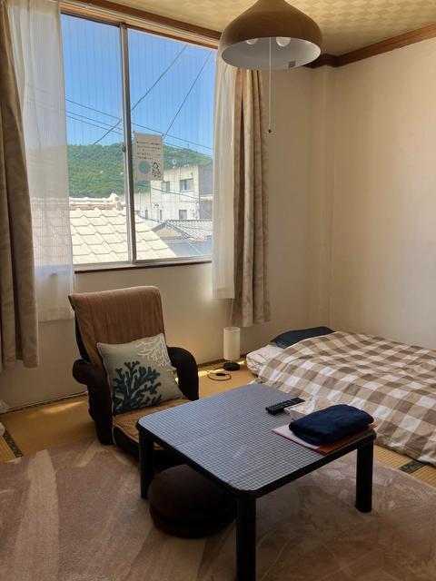 合成写真のような日当たりのよい和室。