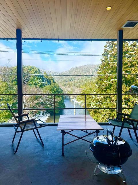 高時川を一望できるBBQスペース