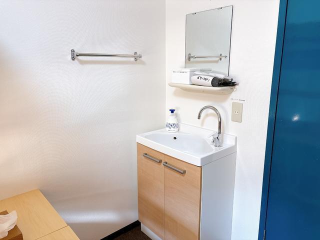 客室内に洗面台があります