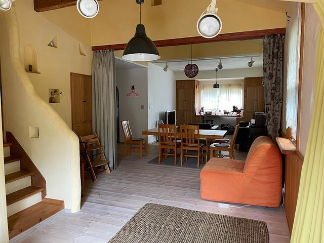 屋根裏部屋へ続く階段