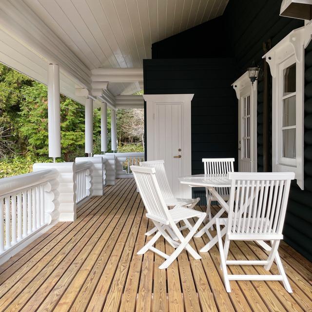 ウッドデッキでは景色を楽しみながらコーヒータイムがおすすめです。