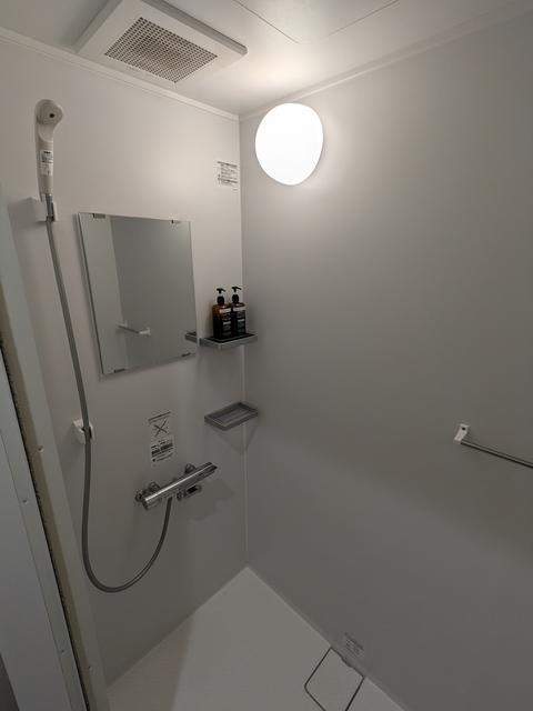 部屋専用のシャワーブース