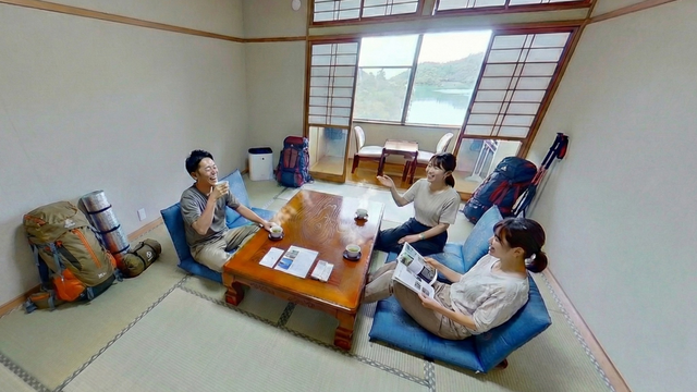 荷物を広げてもゆったり10畳和室