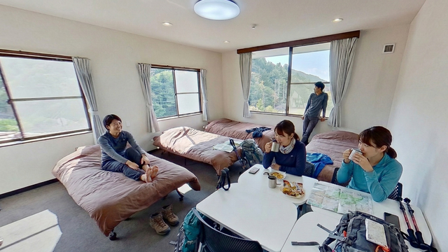 広く明るいレイクビューの角部屋