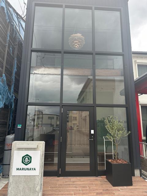 全面ガラス張り新築