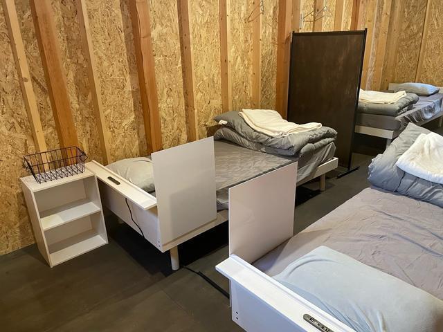 2段ベットではなく、ある程度の広さと開放感がありつベットにはUSBコンセントもあります。