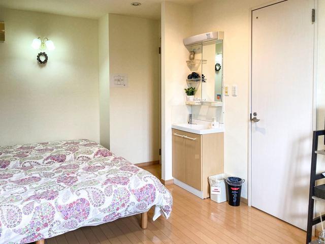 ・幸福フクロウの部屋：シンプルで清潔感のあるインテリア