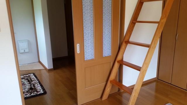 玄関とロフト階段