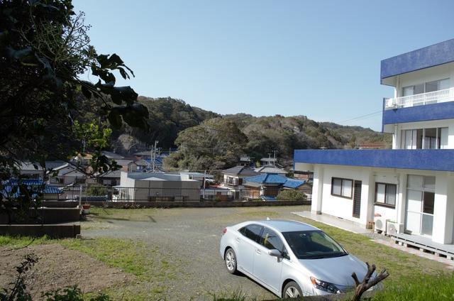 庭に最大6台まで駐車いただけます。