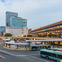 シャトルバス等でお越しの方